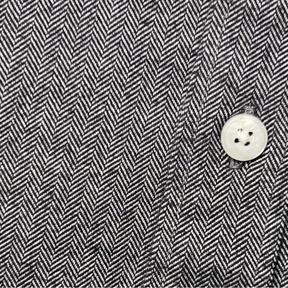 UNTUCK IT Large Slim Fit Light Flannel Chevron Gray Button Downs. 100% Cotton. - Picture 5 of 9